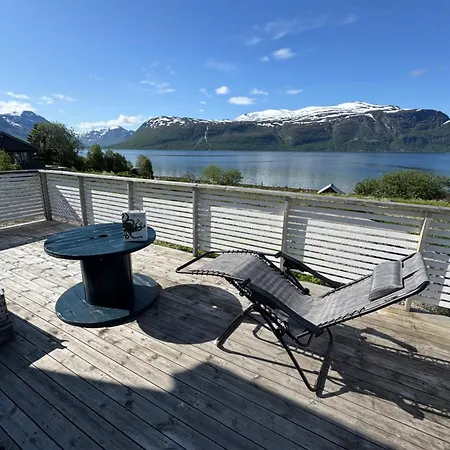 Above The Arctic Circle Landhuis Olderdalen